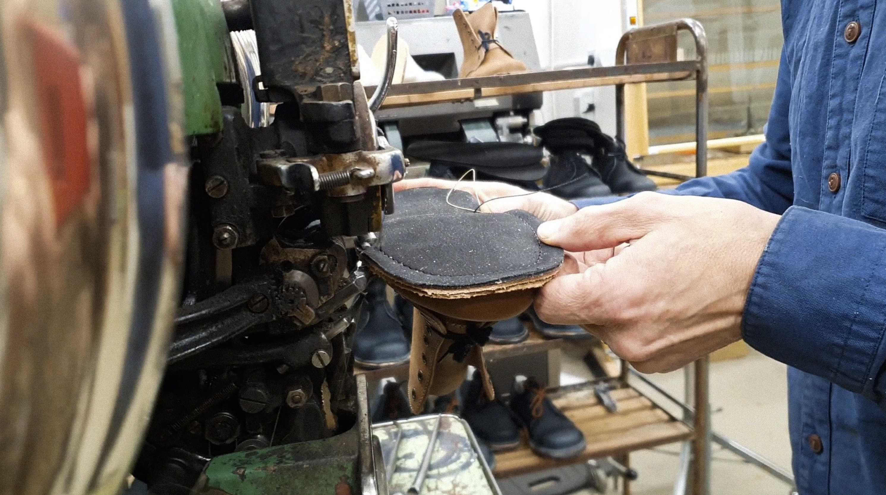 Foto2 Skosulor Av Bjo╠Êrkbarksgummi . Foto Reselo