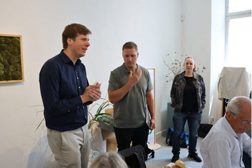 Sverker Danielsson, programchef BioInnovation, var på plats i Almedalen. På bilden syns även Carl Wangel, Brightnest och Maria Wetterstrand, Azote. Foto: Johan Olsson.